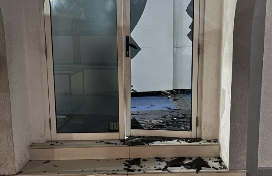 ގާބުރިއެއް އެއްލައި ފުރުގާން މިސްކިތުގެ ދޮރެއް ތަޅާލައިފި