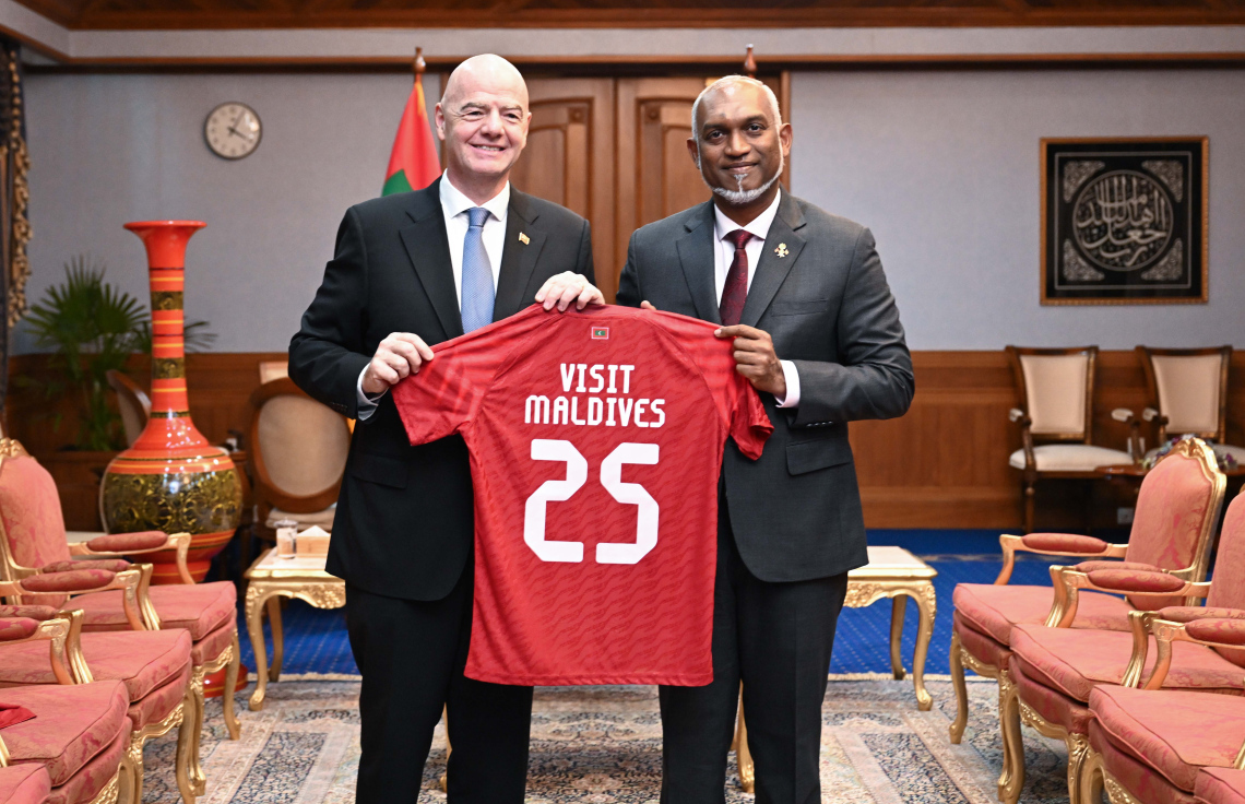 އިންފަންޓީނޯ އަށް ރައީސް ދެއްވީ ފުޓްބޯޅަ ކުރިއަރުވާނެކަމުގެ ޔަގީންކަން