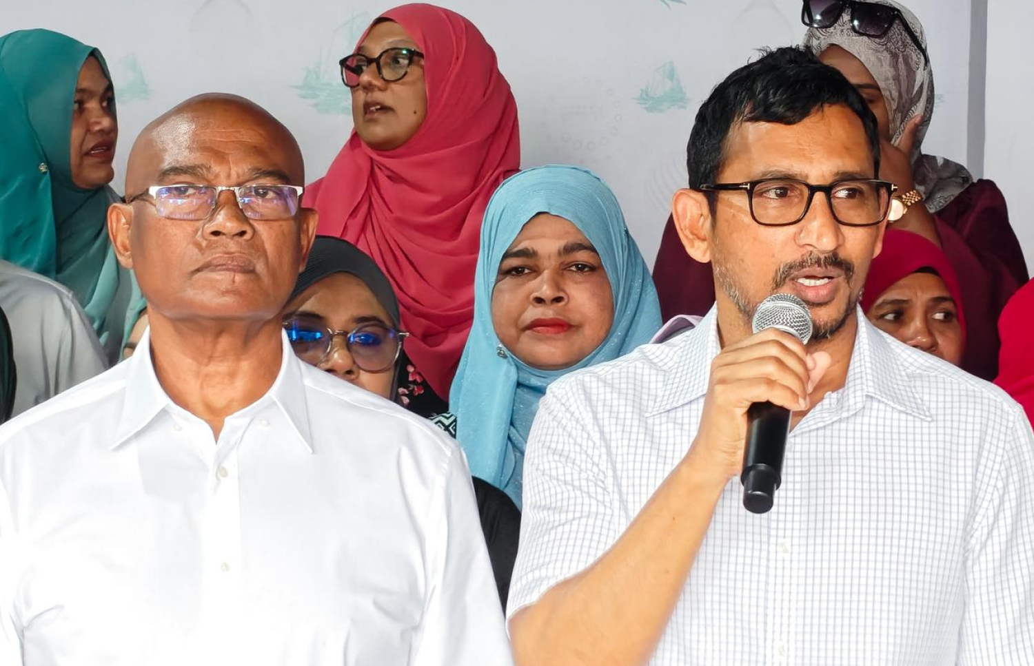 ކެންޑިޑޭޓުންނާ އެކު ޕީއެންސީގެ "ދޮރުންދޮރަށް" ހަރަކާތް ފަށައިފި