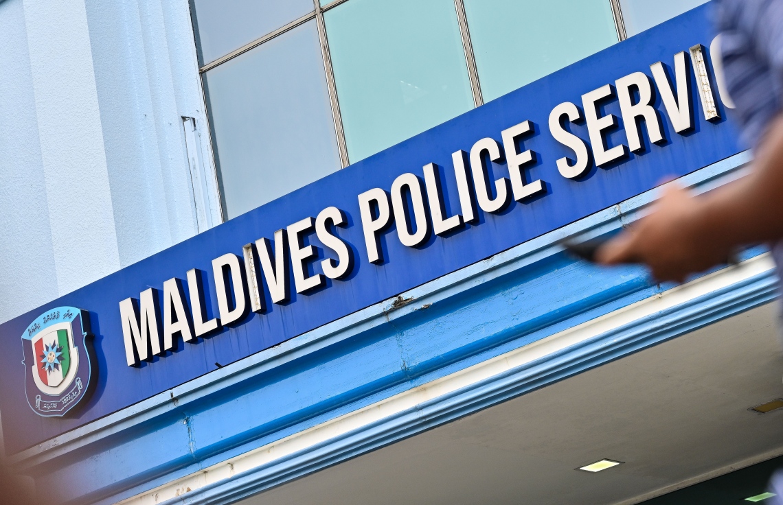 ދަރިވަރުންތަކަކަށް ބަރަހަނާ މަންޒަރު ދައްކައި ޖިންސީ ގޯނާކުރި ދިވެހި ޓީޗަރަކު ހައްޔަރުކޮށްފި