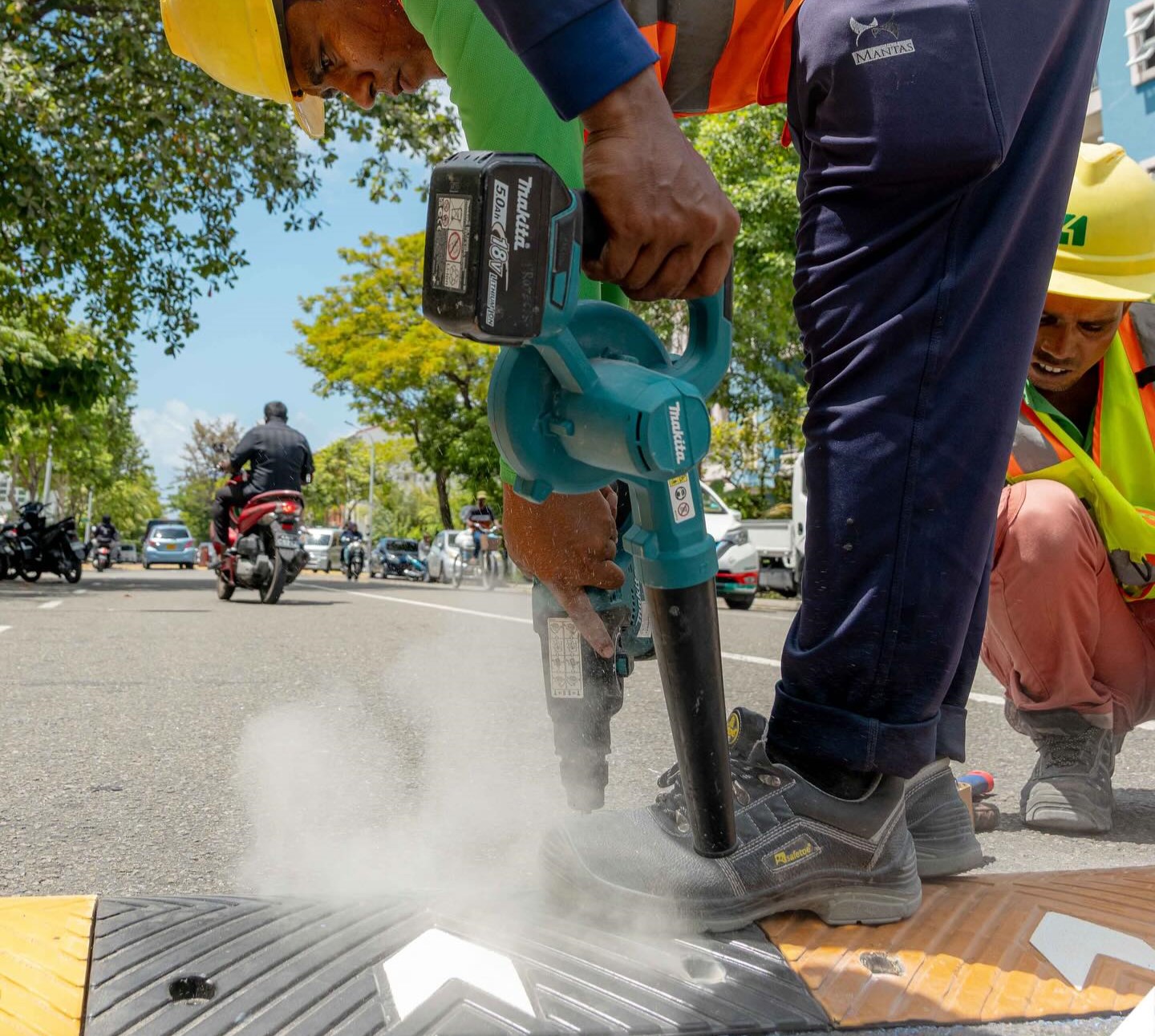 ރައްޔިތުން އެދުނީ ސްޕީޑް ބްރޭކަރުތައް ނަގަން. ރައީސްގެ އެންގެވުމަށް ނަގައިފި