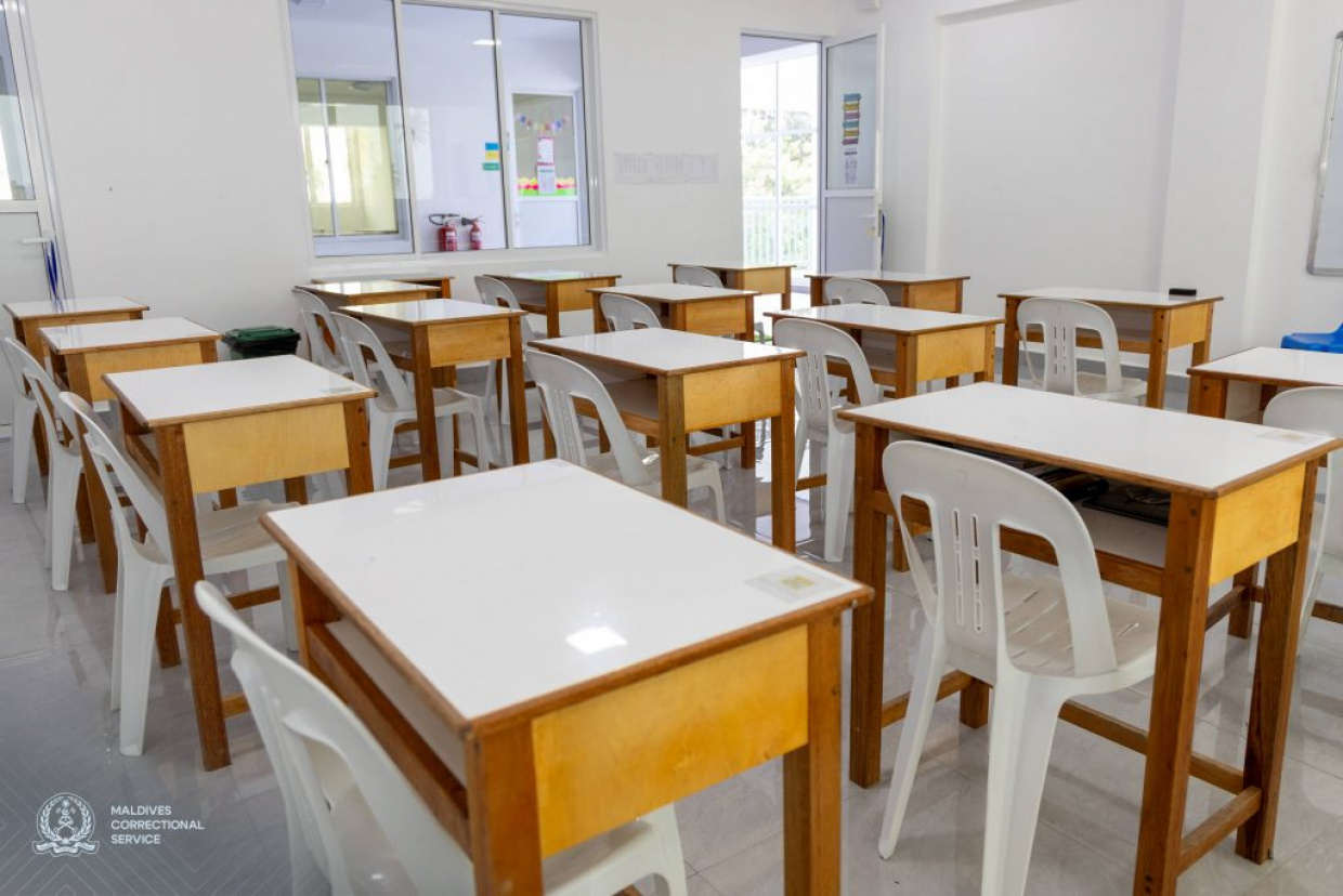 ހިންމަފުށީ ސްކޫލަށް ގައިދީން ޑެސްކު ޖަހައިދީފި