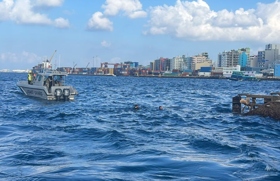 ކޮޅުވެއްޓި ބަންޑުންޖަހާލި ހާދިސާގައި އެކަކު މަރުވެއްޖެ