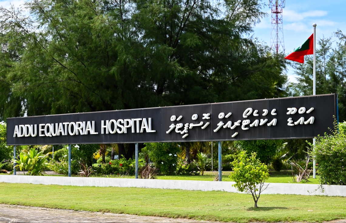 އައްޑޫ ހިތަދޫގައި ދެމަފިރިއަކު ގޭތެރޭގައި ނިޔާވެފައި އޮއްވާ ފެނިއްޖެ